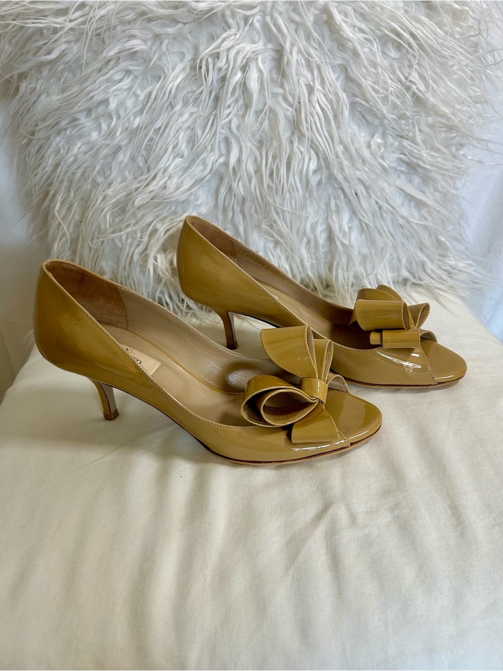 Valentino Beige Patent leather peep-toe with Bow size 38